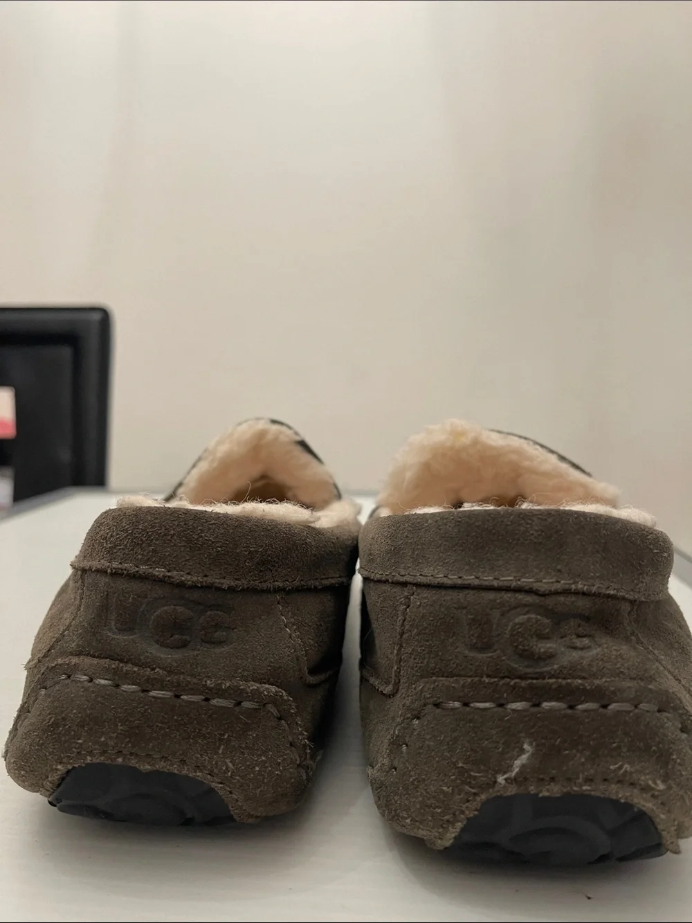 UGG WINTER ASCOT IN AN OLIVE SLIPPERS MENS SIZE 12